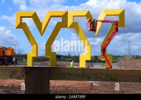 Ein Modell der "Welcome To Yorkshire'Y"-Skulptur bei der Installation der großen Skulptur in Doncaster. Stockfoto