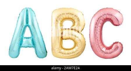 Alphabetische Buchstaben ABC aus bunten aufblasbaren Ballon Buchstaben isoliert auf weißem Hintergrund Stockfoto