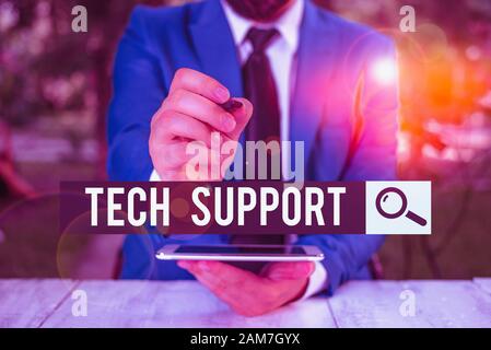 Handschrift text Tech Support. Konzeptionelle Foto Beratung und Fehlerbehebung Service durch eine analysisufacturer Geschäftsmann zur Verfügung gestellt, die mit Kugelschreiber in Stockfoto