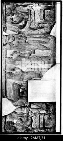 Marmor und Bronze; 50 Platten von ausgewählten Themen in der Abteilung von Griechischen und Römischen Antiquitäten. Abb. 6.- Die Portlandvase (Tafel 50). Die Portlandvase. Ein Glas Vase, in Schichten von dunklem Blau andopaque Weiß, der Weiß-Layer in Relief geschnitzt, in themanner eines Cameo. Die Themen sind zweifelhaft, aber Erscheinen tobe Szenen aus der Geschichte von Peleus und Thetis. Auf der sideshown in der Platte Peleus Uhren Thetis schlafend, in der sicherstellen, dass Aphrodite. Die Arbeit ist aus dem 1. Jahrhundert n. Chr. Die Vase gefunden wurde (nach der Tradition der questionablevalue) in einem marmornen Sarkophag in der Monte Stockfoto