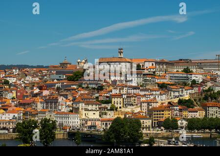 Allgemeiner Blick auf die alte Universitätsstadt Coimbra Portugal Stockfoto