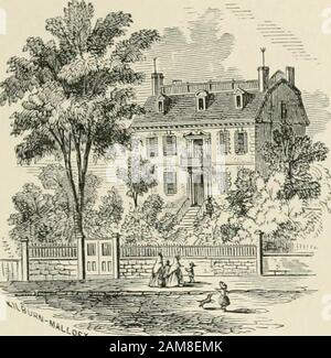 Old Landmarks and Historic Personages of Boston . of Massachusetts im Jahr 1834. Hehad war in früheren Jahren Buchhändler in der State Street, an der Thecorner von Flagg Alley, - das Unternehmen war Belcher und Armstrong, - und dann bei isto. 50 in Old Cornhill, dem Gelände von Paul Eeveresshop. In der Nähe von Tills hieß die Buchhändlerreihe, die von der Zahl dieses Handels dort zusammengehörte. Bevor Sie auf das Gelände des Staatshauses kommen, ziehen Doppelreestone-Wohnheime Ihre Nachricht an. Diese auffälligen Gebäude haben eine der edelsten Privathäuser der Colo-Nial-Zeit, erbaut von Thomas Hancock im Jahr 1737, und Giv verdrängt Stockfoto