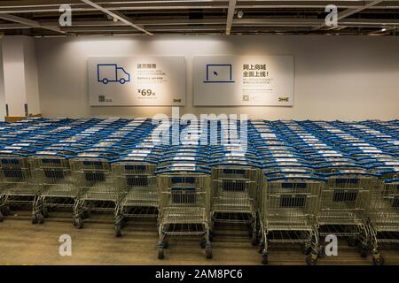 Nanshan District, Shenzhen, China, 4. März 2019. Shenzhen IKEA Mall, Einkaufswagen Bereich. IKEA stammt aus einer nordischen Lagerkette, verkauft sie Stockfoto