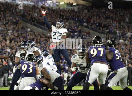 Baltimore, Vereinigte Staaten. Januar 2020. Tennessee Titans Wide Receiver Corey Davis (84) bringt im dritten Viertel ihres Division Playoff-Spiels im M&T Bank Stadium in Baltimore, Maryland, am Samstag, 11. Januar 2020 einen 3-Yard-Touchdown-Pass vom Running Back Derrick Henry gegen die Baltimore Ravens ein. Foto von Kevin Dietsch/UPI Credit: UPI/Alamy Live News Stockfoto