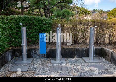 Jeju, Korea, 6. März 2019. Die Duschen zum Entfernen des Sandes aus Füßen und Schuhen im Lotte Hotel Jeju. Stockfoto