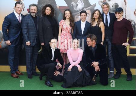 Westwood, Vereinigte Staaten. Januar 2020. Westwood, LOS ANGELES, KALIFORNIEN, USA - 11. JANUAR: John Cena, Michael Sheen, Donna Langley, Carmel Laniado, Harry Collett, Susan Downey, Stephen Gaghan, Danny Elfman, Rami Malek, Selena Gomez und Robert Downey Jr. treffen am 11. Januar 2020 im Regency Village Theatre in Westwood, Los Angeles, Kalifornien, USA auf der Premiere Von Universal Pictures' 'Dolittle' in Los Angeles ein. (Foto von Xavier Collin/Image Press Agency) Credit: Image Press Agency/Alamy Live News Stockfoto