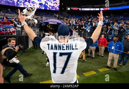 Baltimore, Vereinigte Staaten. Januar 2020. Tennessee Titans Quarterback Ryan Tannehill feiert, nachdem die Titans die Baltimore Ravens 28-12 im Division Playoff-Spiel im M&T Bank Stadium in Baltimore, Maryland, am Samstag, 11. Januar 2020 besiegt haben. Die Titans kommen nächste Woche zur AFC Championship. Foto von Kevin Dietsch/UPI Credit: UPI/Alamy Live News Stockfoto