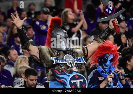 Baltimore, Vereinigte Staaten. Januar 2020. Fans von Tennessee Titans feiern, als die Titans die Baltimore Ravens 28-12 im Playoff-Spiel der Division im M&T Bank Stadium in Baltimore, Maryland, am Samstag, 11. Januar 2020 besiegen. Die Titans kommen nächste Woche zur AFC Championship. Foto von Kevin Dietsch/UPI Credit: UPI/Alamy Live News Stockfoto