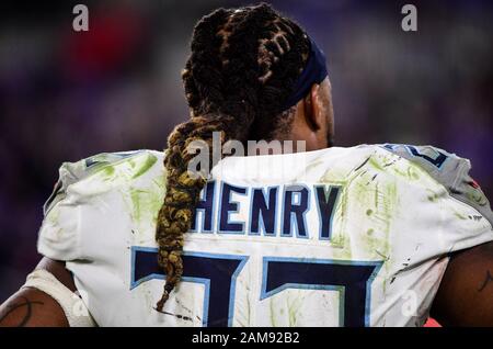 Baltimore, Vereinigte Staaten. Januar 2020. Tennessee Titans, die Derrick Henry zurücklaufen, beobachtet, wie die Titans die Ravens 28-12 im vierten Viertel ihres Division Playoff-Spiels im M&T Bank Stadium in Baltimore, Maryland, am Samstag, 11. Januar 2020 besiegen. Die Titans kommen nächste Woche zur AFC Championship. Foto von Kevin Dietsch/UPI Credit: UPI/Alamy Live News Stockfoto