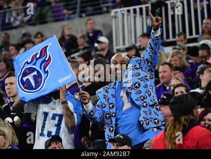 Baltimore, Vereinigte Staaten. Januar 2020. Fans von Tennessee Titans feiern, als die Titans die Baltimore Ravens 28-12 im Playoff-Spiel der Division im M&T Bank Stadium in Baltimore, Maryland, am Samstag, 11. Januar 2020 besiegen. Die Titans kommen nächste Woche zur AFC Championship. Foto von Kevin Dietsch/UPI Credit: UPI/Alamy Live News Stockfoto