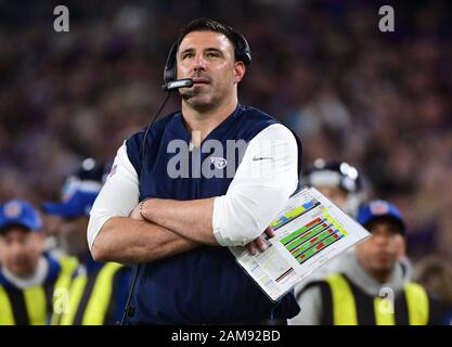 Baltimore, Vereinigte Staaten. Januar 2020. Tennessee Titans Cheftrainer Mike Vrabel führt sein Team an, als die Titans die Baltimore Ravens 28-12 in ihrem Division Playoff-Spiel im M&T Bank Stadium in Baltimore, Maryland, am Samstag, 11. Januar 2020 besiegen. Foto von Kevin Dietsch/UPI Credit: UPI/Alamy Live News Stockfoto