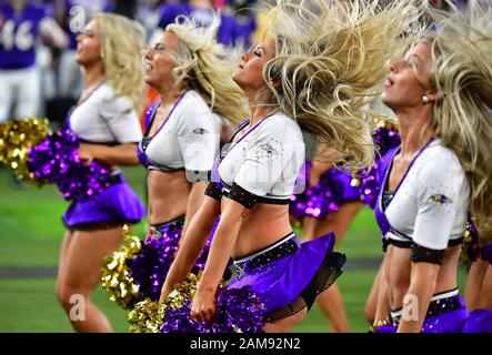 Baltimore, Vereinigte Staaten. Januar 2020. Baltimore Ravens Cheerleader treten während des dritten Viertels eines Division Playoff-Spiels gegen die Tennessee Titans im M&T Bank Stadium in Baltimore, Maryland, am Samstag, 11. Januar 2020 auf. Tennessee gewann 28-12 und Fortschritte zur AFC-Meisterschaft. Foto von David Tulis/UPI Credit: UPI/Alamy Live News Stockfoto