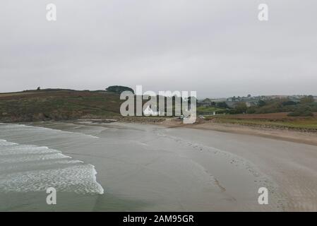 Spazieren Sie durch die Landschaft der Bretagne in Finistere, Frankreich, und entdecken Sie die Flora und Fauna der Wälder Stockfoto