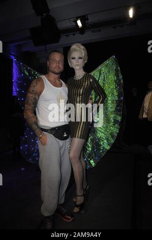 Eric Sindermann und Sina Valentina bei der Dr. Sindsen Pompöös Fashion Party 'Shine Bright Like Pompöös' im 'The Grand'. Berlin, 10.01.2020 Stockfoto