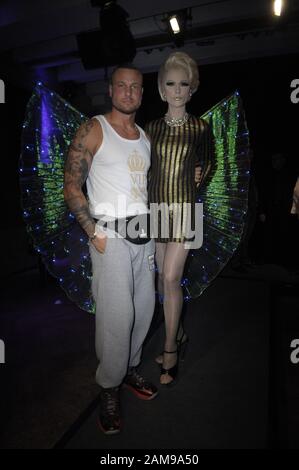 Eric Sindermann und Sina Valentina bei der Dr. Sindsen Pompöös Fashion Party 'Shine Bright Like Pompöös' im 'The Grand'. Berlin, 10.01.2020 Stockfoto