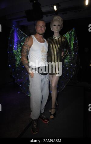 Eric Sindermann und Sina Valentina bei der Dr. Sindsen Pompöös Fashion Party 'Shine Bright Like Pompöös' im 'The Grand'. Berlin, 10.01.2020 Stockfoto