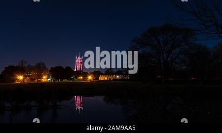 Bilder Der Cirencester Parish Church Während Der Weihnachtszeit Von Verschiedenen View Points Und Locations .Cotswold Market Town In England. Stockfoto