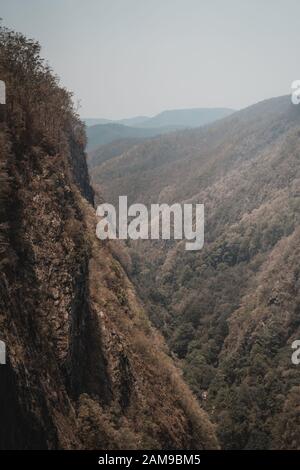 Der Blick in das Tal bei Ellenborough fällt Lookout, New South Wales. Stockfoto