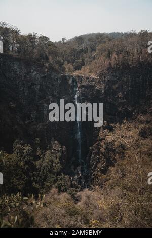 Die Ansicht der Ellenborough fällt über das Tal bei Ellenborough Falls, New South Wales. Stockfoto