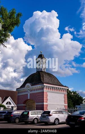 Tor mit Uhr Stockfoto