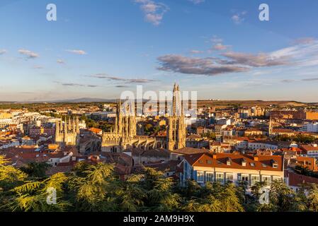 Blick auf die Stadt Burgos und gotische Kathedrale von Burgos in Spanien Stockfoto