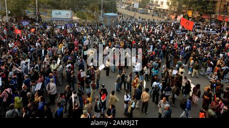 Kolkata, Indien. Januar 2020. Studenten und andere Protestler protestierten gegen PM Narendra Modi, der die Stadt besuchte. (Foto von Sandip Saha/Pacific Press) Credit: Pacific Press Agency/Alamy Live News Stockfoto