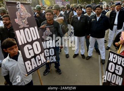 Kolkata, Indien. Januar 2020. Studenten und andere Protestler protestierten gegen PM Narendra Modi, der die Stadt besuchte. (Foto von Sandip Saha/Pacific Press) Credit: Pacific Press Agency/Alamy Live News Stockfoto