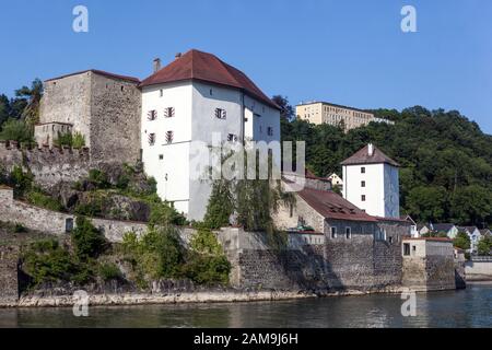 Festung Veste Niederhaus über dem Zusammenfluss der Flüsse Donau und Ilz, Passau Deutschland Stockfoto