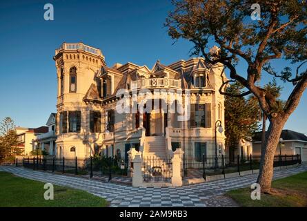 John Clement Trube House, "Trube Castle", viktorianischer Stil, gotische und maurische Elemente, 1890, East End Historic District, Galveston, Texas, USA Stockfoto