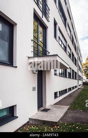 Stuttgart, Deutschland, 15. Oktober 2019: Weissenhof Siedlung alias Weissenhofsiedlung Hauptgebäude von Mies van der Rohe in Stuttgart, Deutschland. Modernistischen Stockfoto