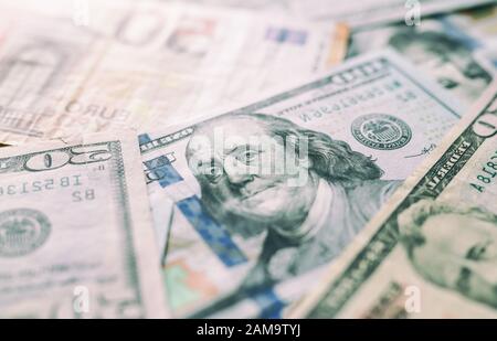 Internationale Währungen Hintergrund. Geld aus verschiedenen Ländern: Dollar, Euro, Euro und Dollar-Banknoten. Geldhintergrund. Führende Währungen. Stockfoto