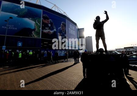 Eine allgemeine Ansicht der Fred Keenor-Statue vor dem Sky Bet Championship Match im Cardiff City Stadium außerhalb des Stadions. Stockfoto