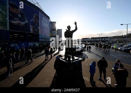 Eine allgemeine Ansicht der Fred Keenor-Statue vor dem Sky Bet Championship Match im Cardiff City Stadium außerhalb des Stadions. Stockfoto