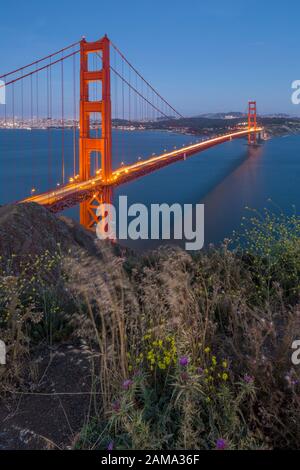 Blick auf die Golden Gate Bridge von der Golden Gate Bridge Vista Point in der Dämmerung, San Francisco, Kalifornien, USA, Nordamerika Stockfoto