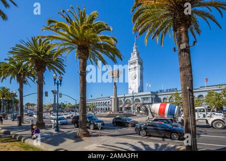 Blick auf den Ferry Building Marketplace auf dem Embarcadero, San Francisco, Kalifornien, USA, Nordamerika Stockfoto