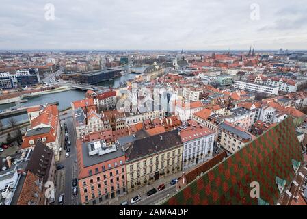 Luftbild von der Garnisonkirche in Der Altstadt von Wroclaw, Polen - Blick auf das Flussufer der oder Stockfoto