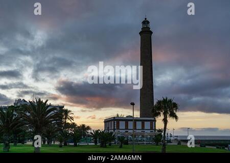 Grand Canary - Blick von der Promnade in Richtung Leuchtturm bei Maspalomas am frühen Morgen in Sunrise, Spanien, 11.06.2016 Stockfoto