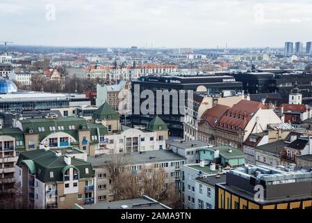Luftbild von der sogenannten Hexenbrücke zwischen Türmen der gotischen Maria-Magdalena-Kathedrale in der Altstadt von Wroclaw, Polen Stockfoto