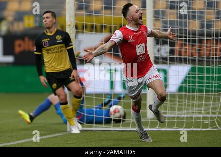 Kerkrade, Niederlande. Januar 2020. Parkstad Limburg-Stadion, niederländischer Fußball Keuken Kampioen Divisie, Roda JC-MVV, Saison 2019 / 2020, Endergebnis; 2:2, MVV Maastrichter Joeri Schroijen nach seinem 0:1. Credit: Pro Shots/Alamy Live News Stockfoto