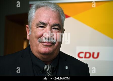 Bitburg, Deutschland. Januar 2020. Michael Billen, CDU-Landtagsabgeordneter und Kreisvorsitzender der CDU Bitburg Prüm, hat beim Neujahrsempfang des CDU-Kreisverbandes Bitburg-Prüm seinen Rücktritt aus der Landtagsfraktion angekündigt. Credit: Harald Tittel / dpa / Alamy Live News Stockfoto