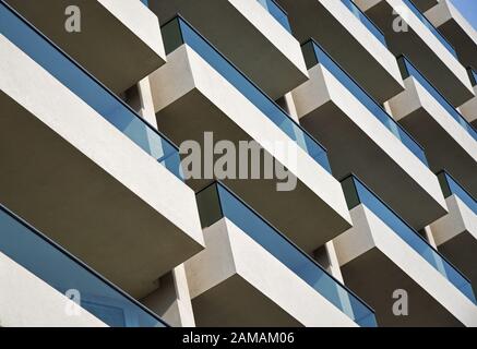 Balkone. Konzept: Minimalismus in der Architektur. Stockfoto