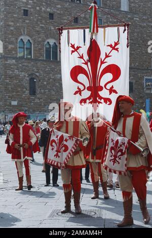 Florenz, Italien - 10. August 2018: Historische Parade während des Festes von San Lorenzo. Dieses jährliche Ereignis, das tief in der Tradition der Stadt verwurzelt ist, endet mit der Lasagna und Wassermelone an alle Stockfoto