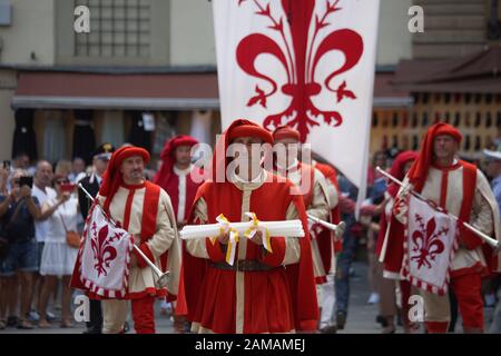 Florenz, Italien - 10. August 2018: Historische Parade während des Festes von San Lorenzo. Dieses jährliche Ereignis, das tief in der Tradition der Stadt verwurzelt ist, endet mit der Lasagna und Wassermelone an alle Stockfoto