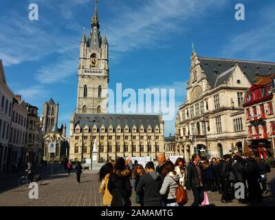 Gent, BELGIEN- 03.25.2017 Touristen in der alten Innenstadt von Gent. Flanderns Stadt Gent. Stockfoto