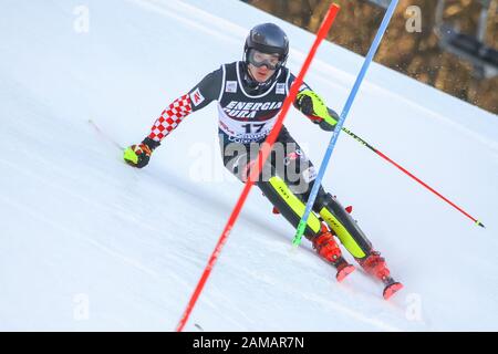 Zagreb, Kroatien - 5. Januar 2020: Istok Rodes aus Kroatien tritt während des Audi FIS Ski Weltcup 2019/2020 an, 3. Mens Slalom, Snow Queen Stockfoto