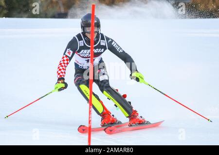 Zagreb, Kroatien - 5. Januar 2020: Istok Rodes aus Kroatien tritt während des Audi FIS Ski Weltcup 2019/2020 an, 3. Mens Slalom, Snow Queen Stockfoto