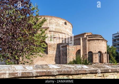 THESSALONIKI, Griechenland - 22. SEPTEMBER 2019: Rotunde römischer Tempel im Zentrum der Stadt Thessaloniki, Zentralmakedonien, Griechenland Stockfoto