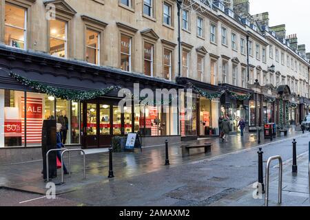 Verkauf im Januar im House of Fraser Store Jollys, eines der ältesten Kaufhäuser Europas, Milsom Street, Bath, England, Großbritannien Stockfoto