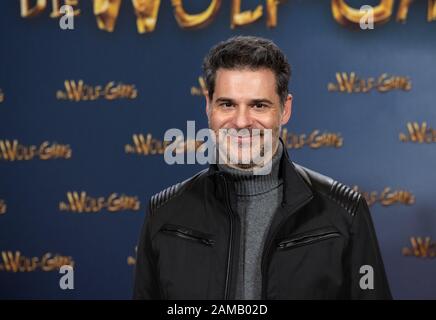 Sulzbach, Deutschland. Januar 2020. Rick Kavanian, Schauspieler, beginnt mit der Filmpremiere von "The Wolf Gang" im Kinopolis-Main-Taunus auf dem roten Teppich. Credit: Silas Stein / dpa / Alamy Live News Stockfoto