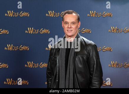 Sulzbach, Deutschland. Januar 2020. Tim Trageser, Regisseur, beginnt mit der Filmpremiere von 'Die Wolf-Gäng' in Kinopolis im Main-Taunus auf dem roten Teppich. Credit: Silas Stein / dpa / Alamy Live News Stockfoto